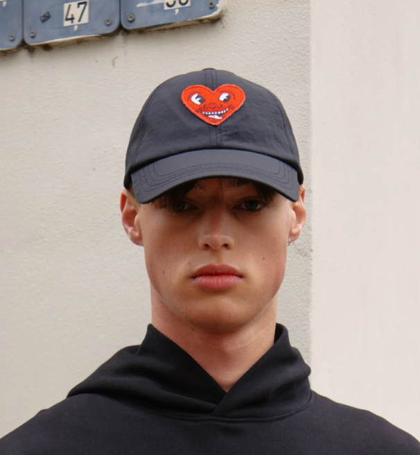 Reflect Studio Cap Smiling Heart Black