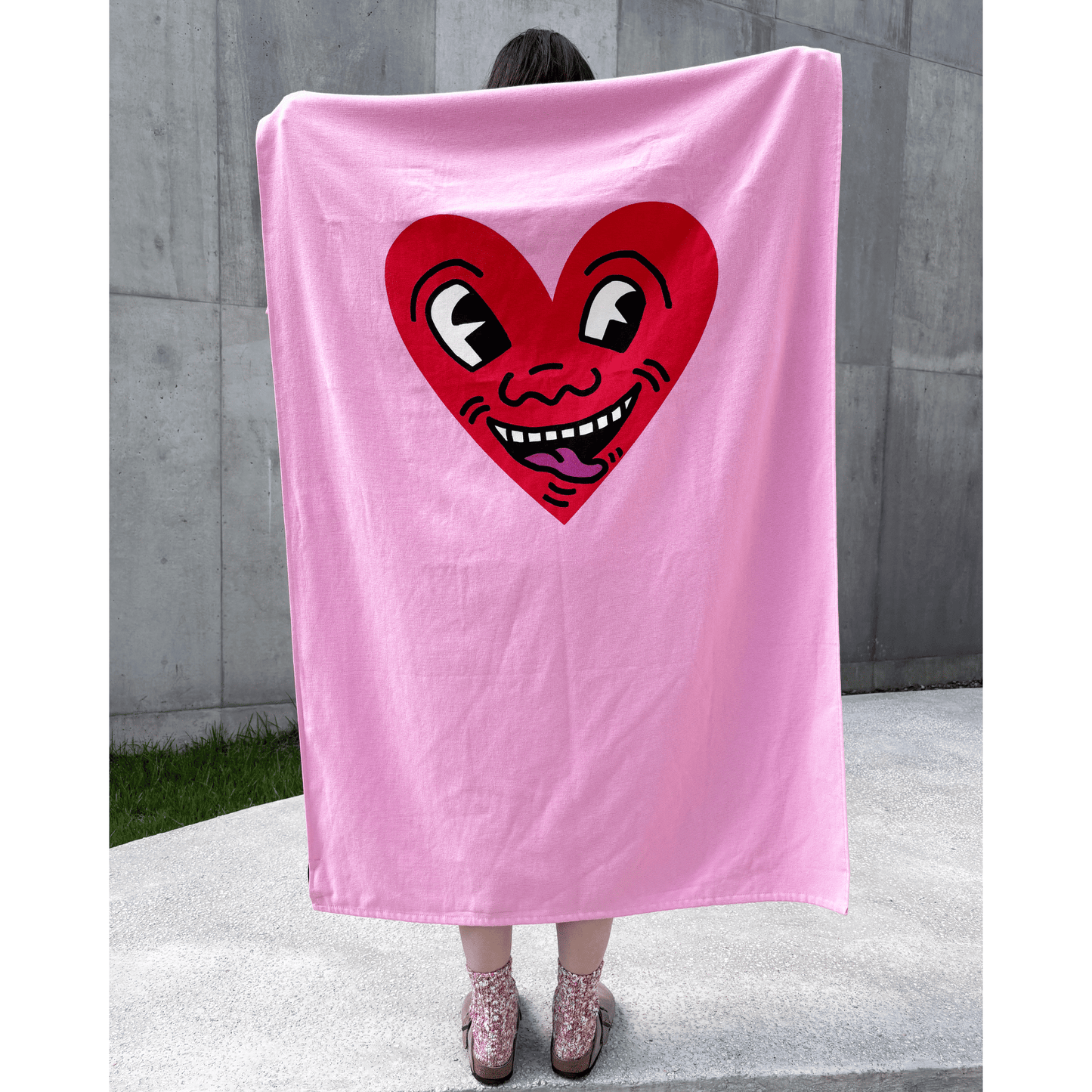 Reflect Studio Keith Haring Towel Blanket "Smiling Heart"