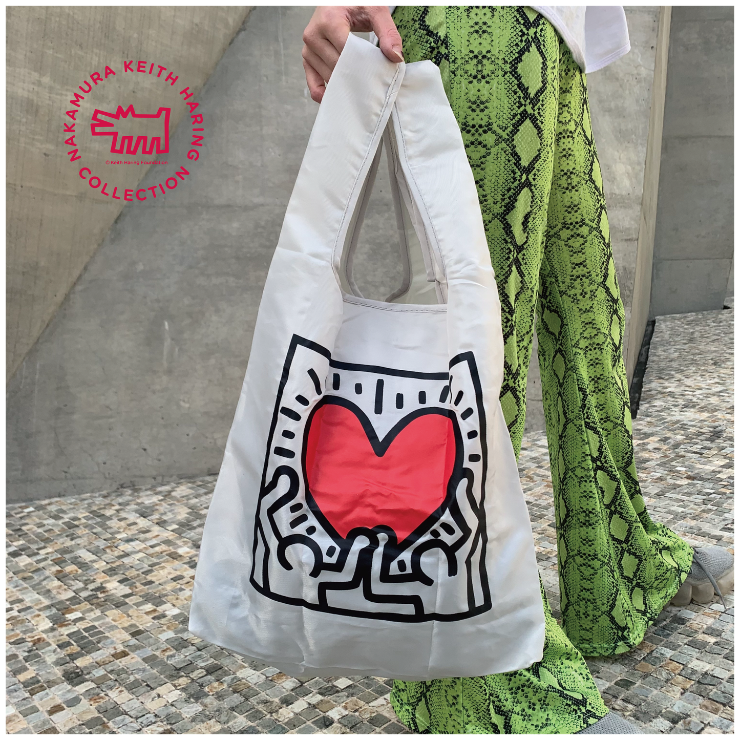 ECO BAG -Light Gray Holding Heart/Alien-